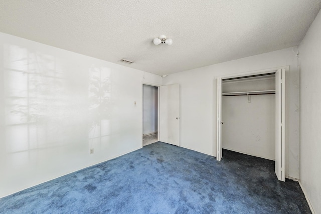3922 Greenway Dr, Garland, TX 75041 - unfurnished bedroom featuring carpet flooring, a textured ceiling, and a closet
