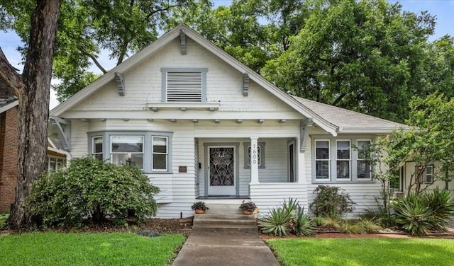 1600 S Adams St, Fort Worth, TX 76104 - bungalow-style house with a front yard and a porch