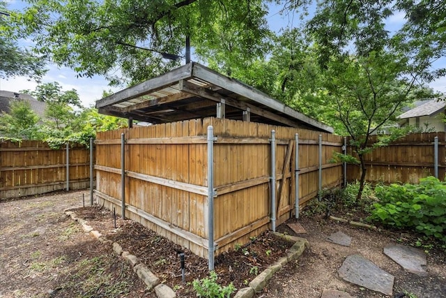 1600 S Adams St, Fort Worth, TX 76104 - view of outdoor structure with a fenced backyard