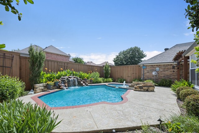 418 Long Cove Ct, Allen, TX 75002 - view of swimming pool featuring a fenced backyard, a patio area, and a pool with connected hot tub