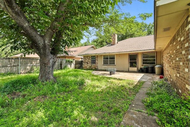 1419 Juniper Ln, Lewisville, TX 75077 - fenced backyard featuring a patio