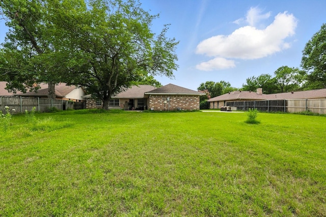 1419 Juniper Ln, Lewisville, TX 75077 - view of yard