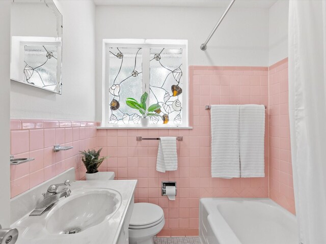 4608 Winthrop Ave E, Fort Worth, TX 76116 - bathroom featuring tile walls, vanity, shower / bath combination with curtain, and a wainscoted wall