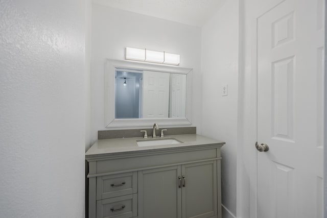 22 W Townhouse Ln Unit 34, Grand Prairie, TX 75052 - bathroom featuring vanity