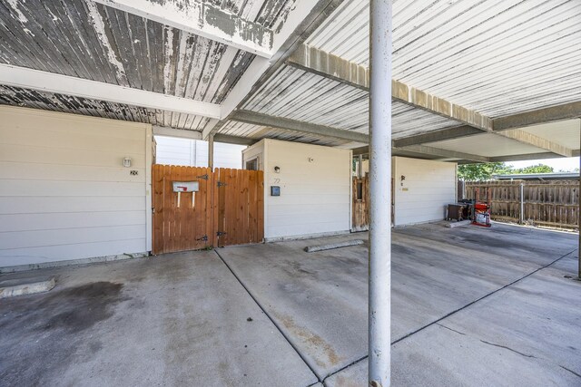 22 W Townhouse Ln Unit 34, Grand Prairie, TX 75052 - view of garage