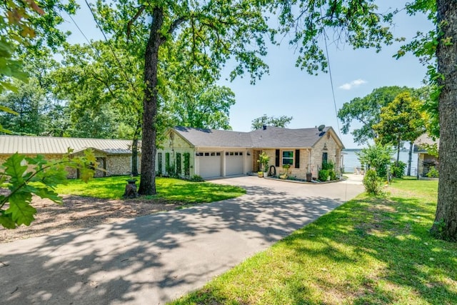 105 Causeway Ct, Gun Barrel City, TX 75156 - ranch-style house featuring a garage, driveway, a front yard, and stone siding
