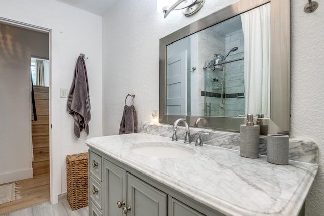 105 Causeway Ct, Gun Barrel City, TX 75156 - bathroom with a tile shower, vanity, and wood finished floors