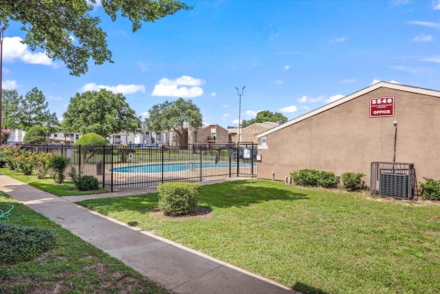 5500 Boca Raton Blvd Unit 327, Fort Worth, TX 76112 - surrounding community with a pool