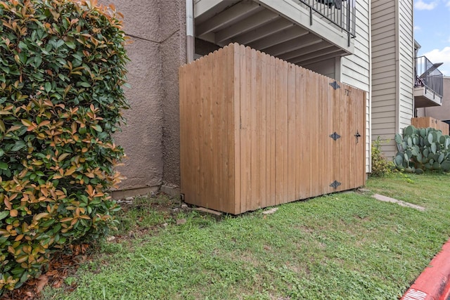 5500 Boca Raton Blvd Unit 327, Fort Worth, TX 76112 - view of side of property with a lawn