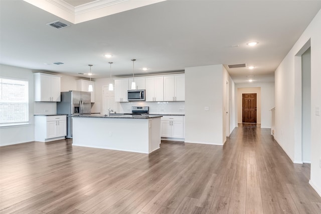 721 Brockwell Bnd, Forney, TX 75126 - kitchen featuring appliances with stainless steel finishes, dark countertops, backsplash, recessed lighting, and light wood finished floors