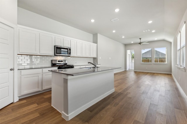 923 Hazel Dr, Lavon, TX 75166 - kitchen with appliances with stainless steel finishes, decorative backsplash, ceiling fan, a kitchen island with sink, and recessed lighting