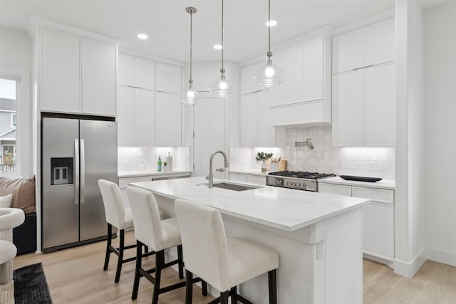1000 W 10th St, Dallas, TX 75208 - kitchen featuring stainless steel refrigerator with ice dispenser, light wood-style flooring, tasteful backsplash, a center island with sink, and recessed lighting