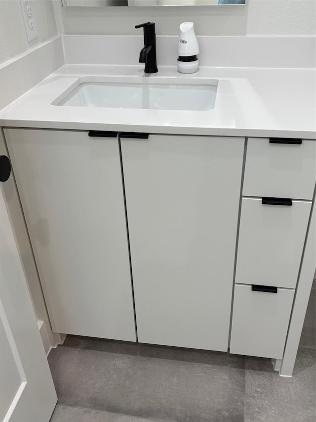 1147 N Madison Ave Unit 102, Dallas, TX 75208 - bathroom featuring vanity