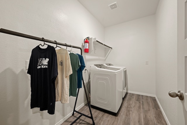 3018 Dakota Trl, Crandall, TX 75114 - laundry room featuring washing machine and dryer and wood finished floors