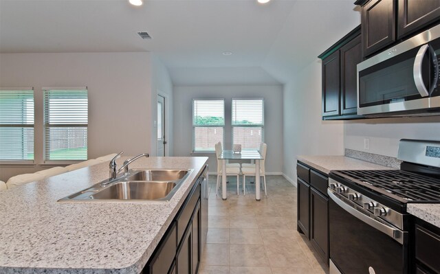 941 Loomis Trl, Justin, TX 76247 - kitchen featuring stainless steel appliances, a kitchen island with sink, light countertops, recessed lighting, and light tile patterned flooring