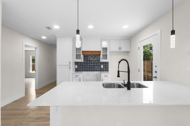 2117 Andrew Ave, Fort Worth, TX 76105 - kitchen featuring white cabinetry, light wood-style floors, decorative backsplash, decorative light fixtures, and recessed lighting