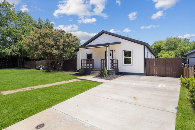 2117 Andrew Ave, Fort Worth, TX 76105 - view of front of property featuring driveway