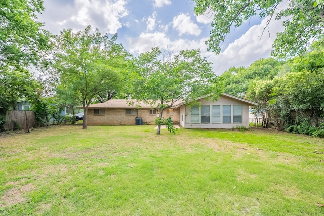 5905 Wheaton Dr, Fort Worth, TX 76133 - view of yard