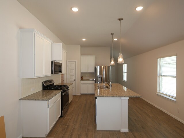 14142 Maida Dr, Pilot Point, TX 76258 - kitchen featuring appliances with stainless steel finishes, backsplash, a kitchen island with sink, white cabinets, and recessed lighting