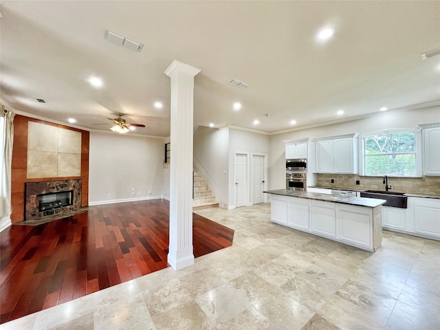 1016 Santiago Trl, Wylie, TX 75098 - kitchen featuring a center island, crown molding, a ceiling fan, open floor plan, and dark countertops