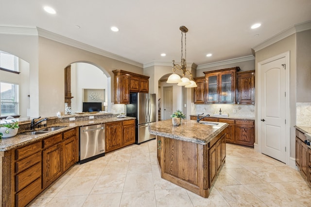 211 Tanner Creek Cir, Sunnyvale, TX 75182 - kitchen with stainless steel appliances, arched walkways, a center island with sink, recessed lighting, and backsplash