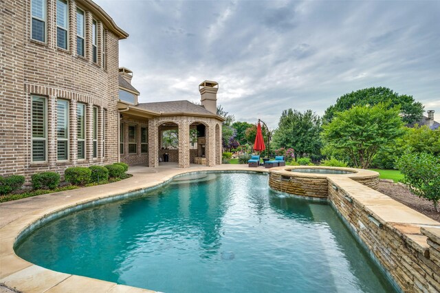 917 Stone Cottage Ln, Mckinney, TX 75069 - view of pool featuring a patio and a pool with connected hot tub