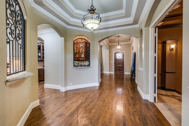 917 Stone Cottage Ln, Mckinney, TX 75069 - foyer with a tray ceiling, arched walkways, wood finished floors, and ornamental molding