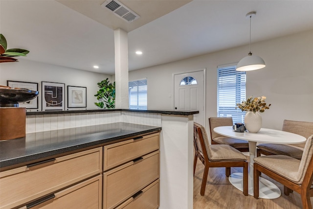 4239 Mckinney Ave Unit 202, Dallas, TX 75205 - kitchen featuring plenty of natural light, light wood-style floors, decorative light fixtures, and recessed lighting