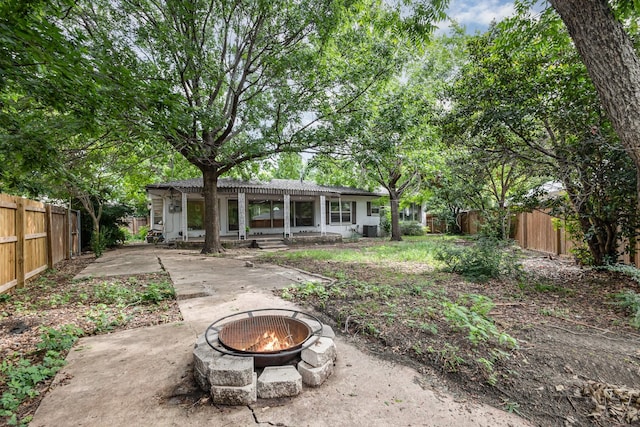567 Peavy Rd, Dallas, TX 75218 - back of property with an outdoor fire pit, a fenced backyard, and a patio