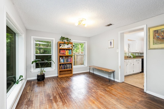 567 Peavy Rd, Dallas, TX 75218 - empty room with wood-type flooring and a textured ceiling