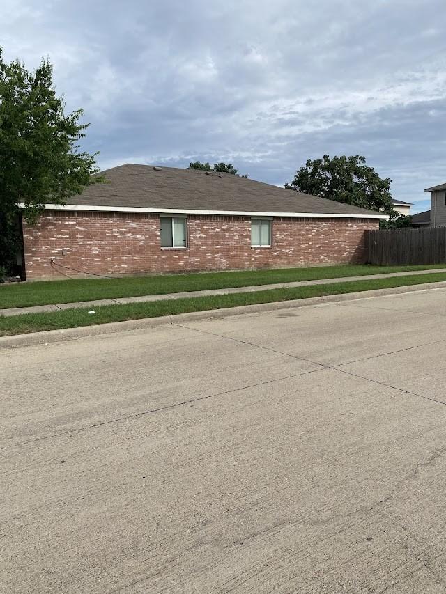 253 Pine Crest Dr, Justin, TX 76247 - view of side of home
