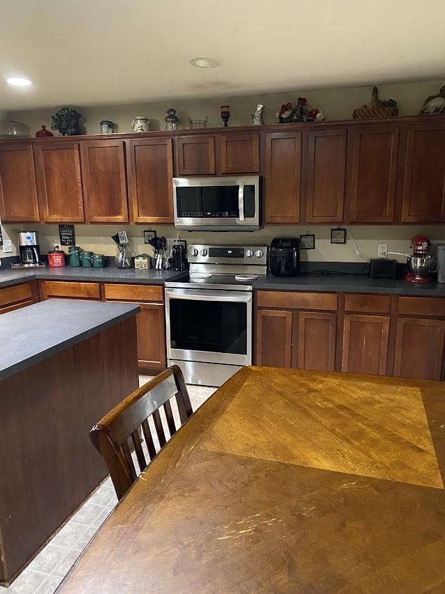 253 Pine Crest Dr, Justin, TX 76247 - kitchen featuring stainless steel appliances, dark countertops, and recessed lighting