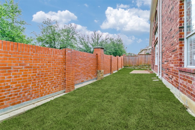 9204 Bottlebrush Ln, Irving, TX 75063 - view of fenced backyard