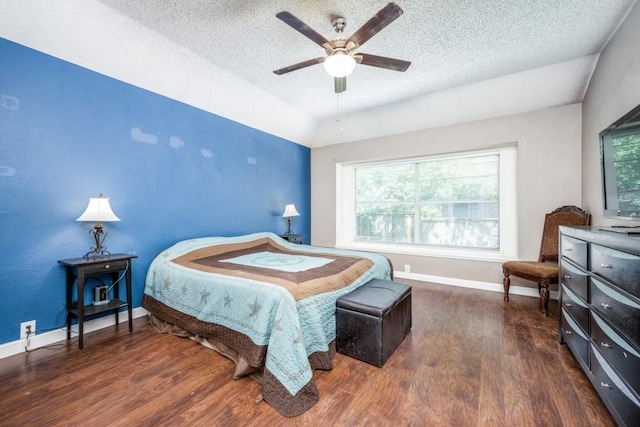 726 Texas Oak Trl, Lake Dallas, TX 75065 - bedroom featuring a textured ceiling, wood finished floors, lofted ceiling, and a ceiling fan