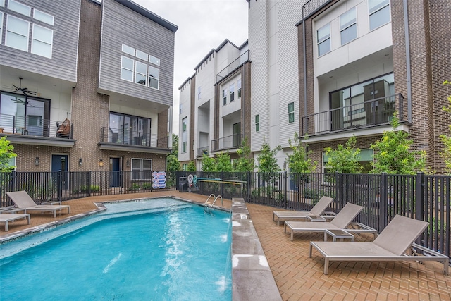 381 E Greenbriar Ln Unit 501, Dallas, TX 75203 - view of community pool