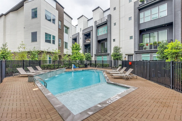 381 E Greenbriar Ln Unit 501, Dallas, TX 75203 - community pool featuring a patio area