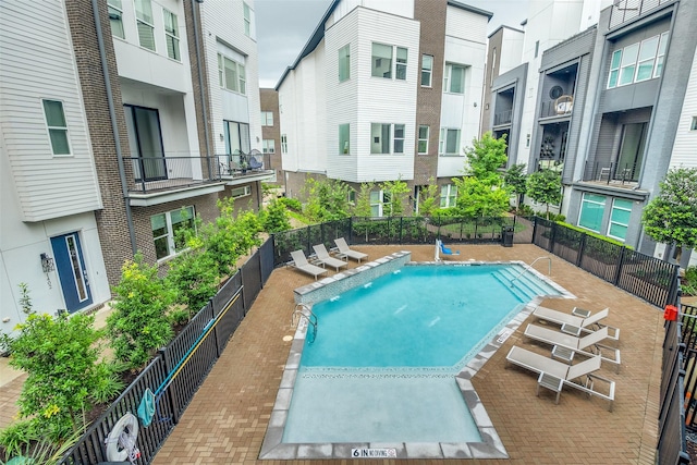 381 E Greenbriar Ln Unit 501, Dallas, TX 75203 - community pool with a residential view