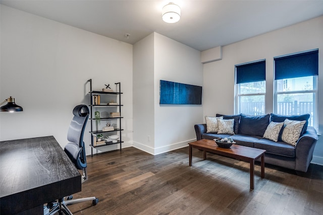 381 E Greenbriar Ln Unit 501, Dallas, TX 75203 - home office featuring wood finished floors and baseboards