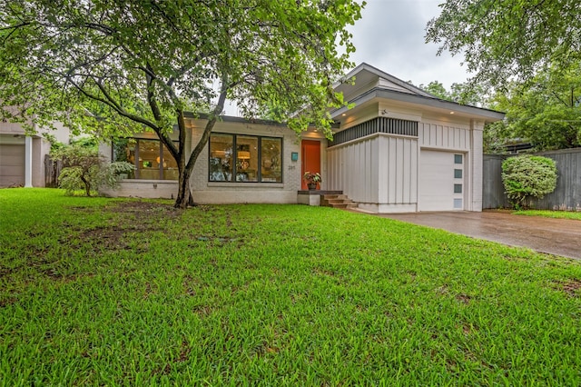 2811 Maple Springs Blvd, Dallas, TX 75235 - view of front of house featuring concrete driveway and a garage