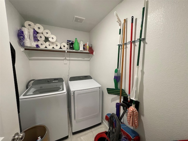803 Odlozil Ln, Ennis, TX 75119 - laundry room featuring washer and dryer and light tile patterned floors