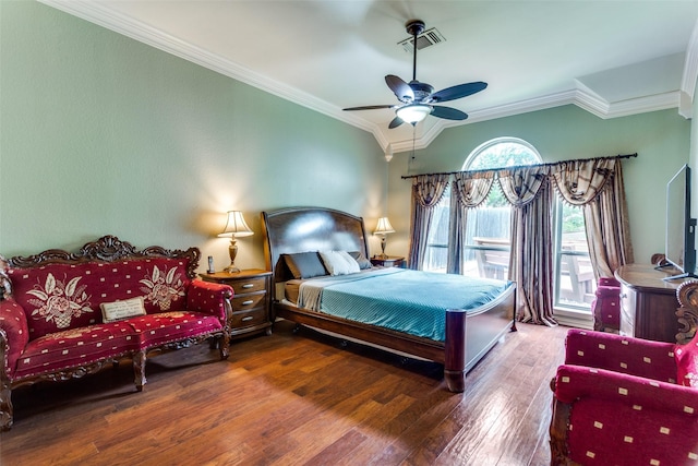 6707 Canyon Crest Dr, Fort Worth, TX 76132 - bedroom with wood finished floors, crown molding, lofted ceiling, and a ceiling fan