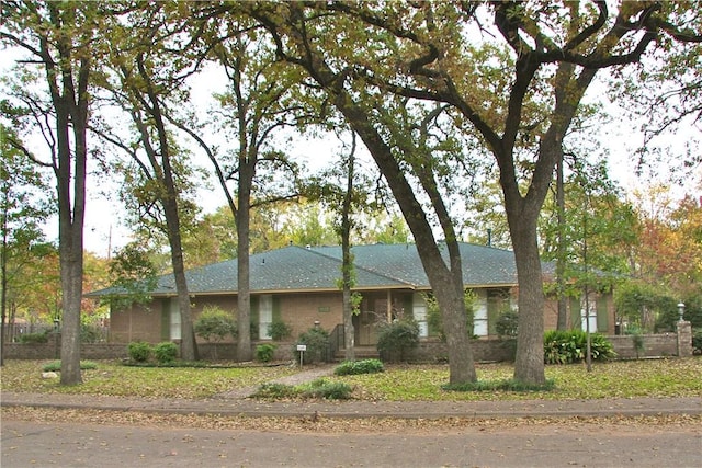 1612 Canyon Oaks Dr, Irving, TX 75061 - single story home featuring a shingled roof
