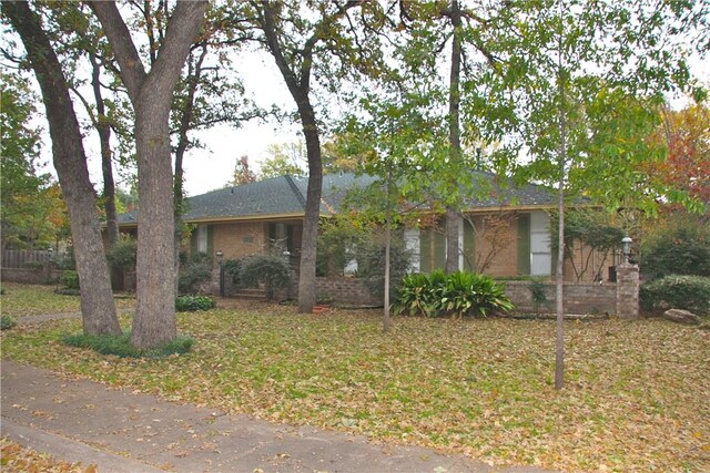 1612 Canyon Oaks Dr, Irving, TX 75061 - view of front of property featuring brick siding