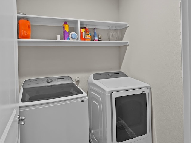 200 Tanager Dr, Rhome, TX 76078 - washroom with washer and dryer