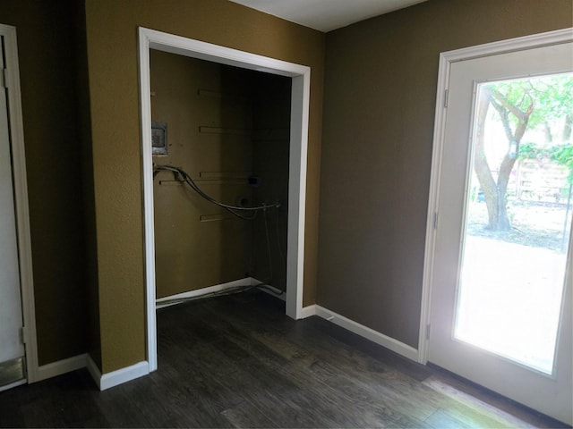 818 N Commerce St, Gainesville, TX 76240 - entryway with dark wood finished floors and baseboards