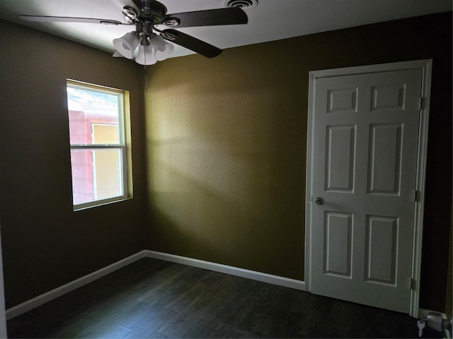 818 N Commerce St, Gainesville, TX 76240 - unfurnished room featuring a ceiling fan and dark wood-style floors