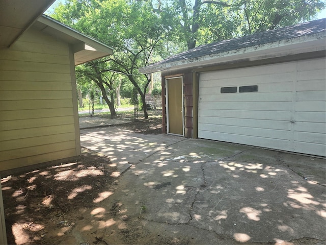 818 N Commerce St, Gainesville, TX 76240 - view of garage