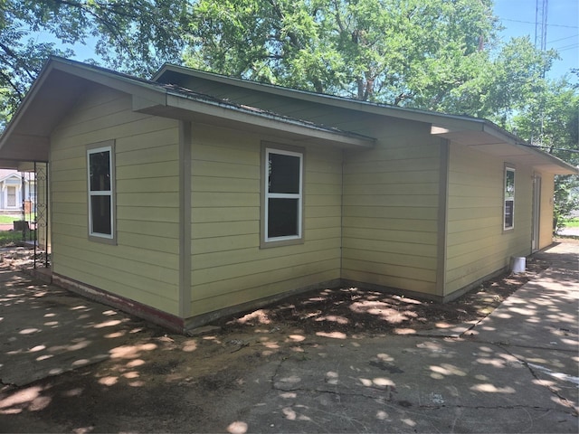 818 N Commerce St, Gainesville, TX 76240 - view of side of property