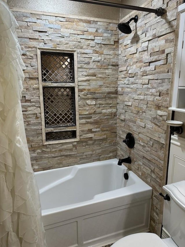 401 Magnolia St, Arlington, TX 76012 - bathroom featuring shower / tub combo and toilet