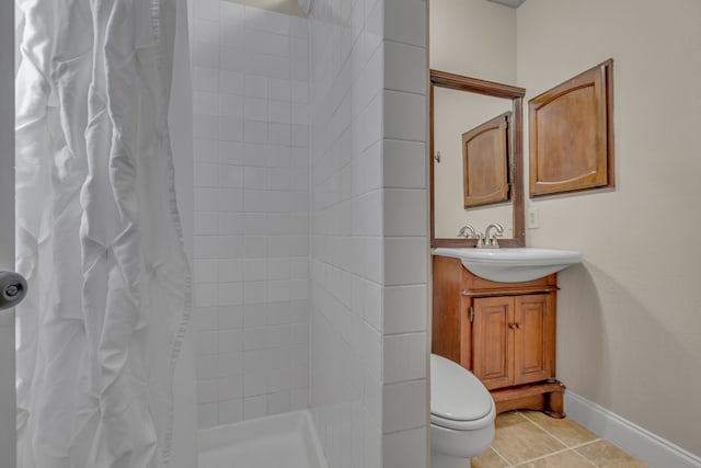 401 Magnolia St, Arlington, TX 76012 - bathroom featuring tiled shower, vanity, and tile patterned flooring